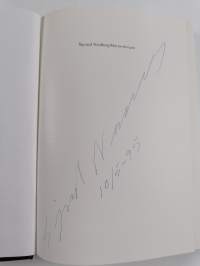 Marmorborgen : en roman om makt (signeerattu)