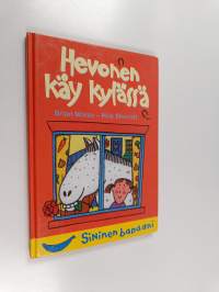Hevonen käy kylässä
