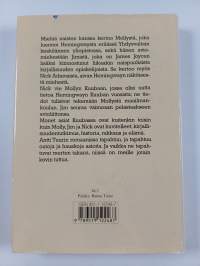 Miehiä naisten kanssa
