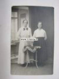 Tytöt 1919 -valokuva