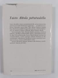 Taisto Ahtola juttutuulella (signeerattu)
