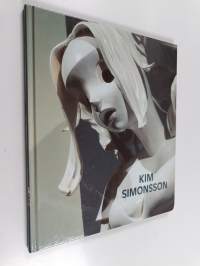 Kim Simonsson : vuoden nuori taiteilija 2004 = young artist of the year 2004 : 28.3. - 30.5.2004 Tampereen taidemuseo = Tampere art museum