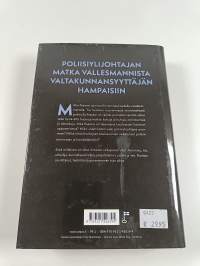 Syytön jos sitäkään : Mikko Paateron tie passitoimiston apulaisesta poliisiylijohtajaksi