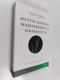 Mustia aukkoja, madonreikiä ja aikakoneita