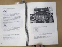 Komatsu WA500-1 Pyöräkuormaaja sarjanumerosta10001 ja siitä ylöspäin -käyttöohjekirja / huolto-ohjekirja