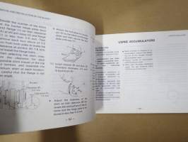 Komatsu WA500-1 Wheel Loader Operation and Manitenance Manual serial numbers WA500-11458 and up -pyöräkuormaaja, käyttö- ja huolto-ohjekirja englanniksi