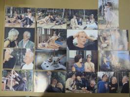 Pikkupojat, mm. Spede Pasanen, Vesa-Matti Loiri, Riitta Väisänen Hannele Lauri, Marjatta Nordberg, Simo Salminen -elokuvan still- / kaappikuvat koko sarja 16 kpl