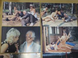 Pikkupojat, mm. Spede Pasanen, Vesa-Matti Loiri, Riitta Väisänen Hannele Lauri, Marjatta Nordberg, Simo Salminen -elokuvan still- / kaappikuvat koko sarja 16 kpl