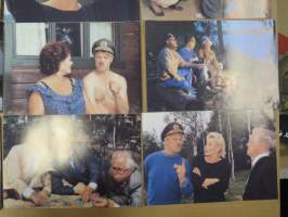 Pikkupojat, mm. Spede Pasanen, Vesa-Matti Loiri, Riitta Väisänen Hannele Lauri, Marjatta Nordberg, Simo Salminen -elokuvan still- / kaappikuvat koko sarja 16 kpl