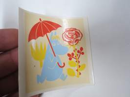Muumi (Tove Jansson piirtänyt) -siirtokuva 1950-luvulta, Vaasan Saippuatehdas Oy:n lisenssillä käyttämä Muumihahmo kyntilöissään, valmistanut Kromipaino Oy - Moomin