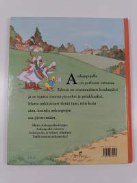 Ankanpoika menee kouluun