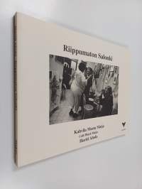 Riippumaton salonki : Kahvila Musta Maija = Café Black Maija