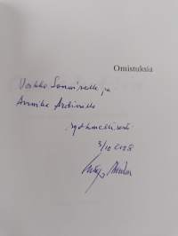 Omistuksia : runoja menneiltä vuosikymmeniltä (signeerattu, tekijän omiste)