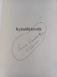 Kylmällä kivellä (signeerattu)