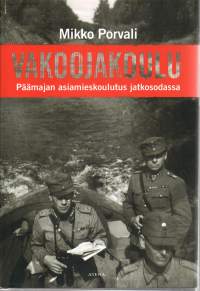 Vakoojakoulu : Päämajan asiamieskoulutus jatkosodassa