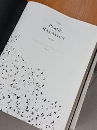 Perhe- Raamattu apogryfikirjoin v. 2003