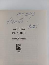 Vainotut : jännitysromaani (signeerattu, tekijän omiste)
