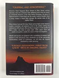 Holy Island : A DCI Ryan Mystery