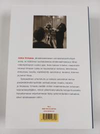 Kuvassa keskellä Jukka Virtanen
