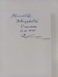 Ovista ja ikkunoista : matka syvimpään minussa (signeerattu, tekijän omiste)
