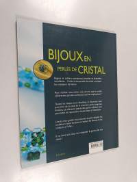 Bijoux en perles de cristal : bagues, colliers et autres parures scintillantes