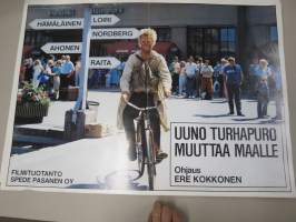 Uuno Turhapuro muuttaa maalle, vaakamalli -elokuvajuliste, Vesa-Matti Loiri