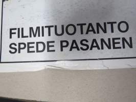 Uuno Turhapuro muuttaa maalle, vaakamalli -elokuvajuliste, Vesa-Matti Loiri