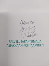 Palvelutapahtuma ja asiakkaan kohtaaminen (signeerattu, tekijän omiste)