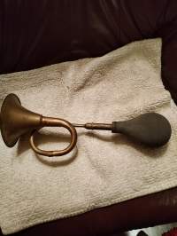 Vanha signaalitorvi (autoon???) 1920-30 luku
