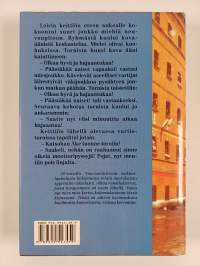 Seis! Kädet ylös!