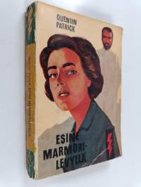 Esine marmorilevyllä