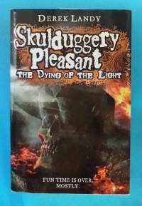 Skulduggery Pleasant - The Dying of the Light.   (Fantasia)