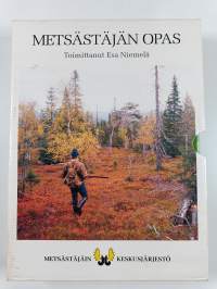 Metsästäjän opas + metsästys- ja aselainsäädäntö kotelossa (kirja+vihko)