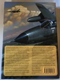 Ukkosen jyrinää : Thunderchief-lentäjänä Vietnamissa