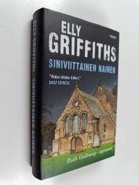 Siniviittainen nainen