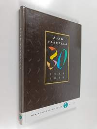 Ajan taseella 30, 1968-1998 : 30-vuotisjuhlakirja ja -matrikkeli