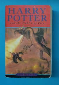 Harry Potter and the Goblet of Fire - Harry Potter ja liekehtivä pikari. (Fantasia, Printed in Great Britain)