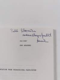 Forskning kring tvåspråkighet i den finlandssvenska skolan : föredrag och diskussionsinledningar vid seminariet Svensklärarutbildningen 30.1.-31.1.1987 (signeerat...