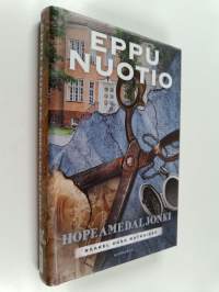 Hopeamedaljonki