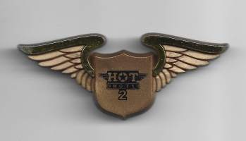HOT SHOTS 2 rintamerkki lukkoneulamerkki