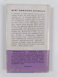 Hymy tikkaiden juurella