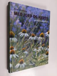 Med jord og hjerte - en havedagbog
