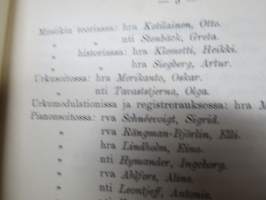 Helsingin Musiikkiopiston vuosikertomus vuodelta 1912-1913, oppilaslistat mm. opettajan Ilmari Hannikainen, oppilaina Jorma &amp; Kirsti Gallen-Kallela