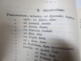 Helsingin Musiikkiopiston vuosikertomus vuodelta 1912-1913, oppilaslistat mm. opettajan Ilmari Hannikainen, oppilaina Jorma &amp; Kirsti Gallen-Kallela