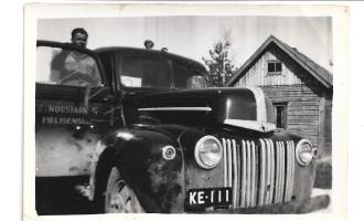 Ford Hearse Truck black vl  1940 -luku/ Nousiainen Pielisensuu -  autovalokuva valokuva  6x9  cm