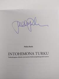 Intohimona Turku : turkulaispojan elämää sotavuosista kulttuuripääkaupunkivuoteen (signeerattu)