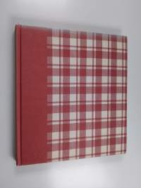 Laura Ashley : guide to country decorating