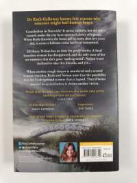 The chalk pit : a Dr Ruth Galloway mystery