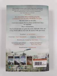 The ghost fields : a Dr Ruth Galloway mystery