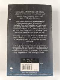 Fifty Shades trilogy : Fifty Shades of Grey ; Fifty Shades Darker ; Fifty Shades Freed
